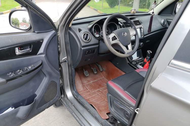 Used HYOSOW S3 2014 1.5L Comfort Version China IV Emission Standard Driver Seat