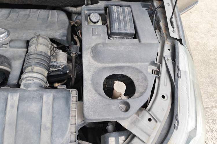 Used HYOSOW S3 2014 1.5L Comfort Version China IV Emission Standard Engine Bay Left