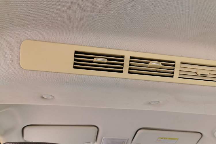 Used HYOSOW S3 2014 1.5L Comfort Version China IV Emission Standard Headliner