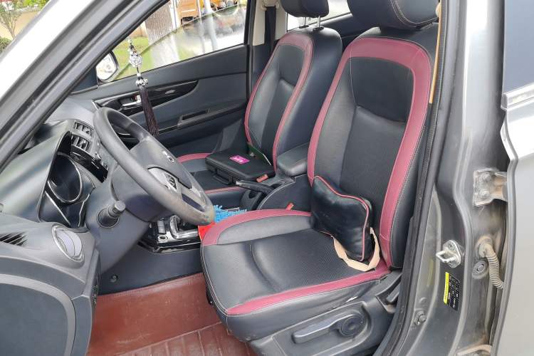 Used HYOSOW S3 2014 1.5L Comfort Version China IV Emission Standard Left Front Seat