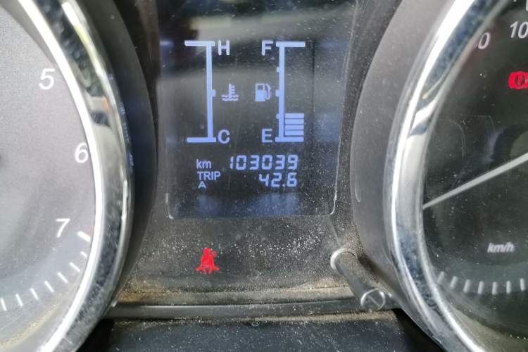 Used HYOSOW S3 2014 1.5L Comfort Version China IV Emission Standard Odometer Close Up