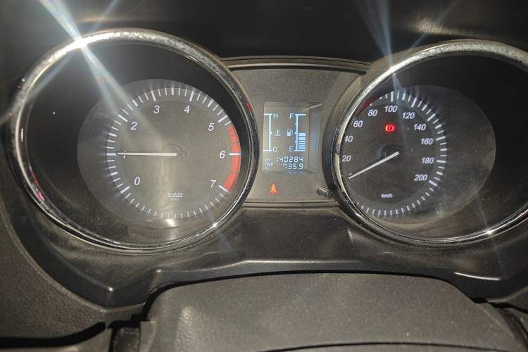 Used HYOSOW S3 2014 1.5L Comfort Version China IV Emission Standard Odometer Close Up