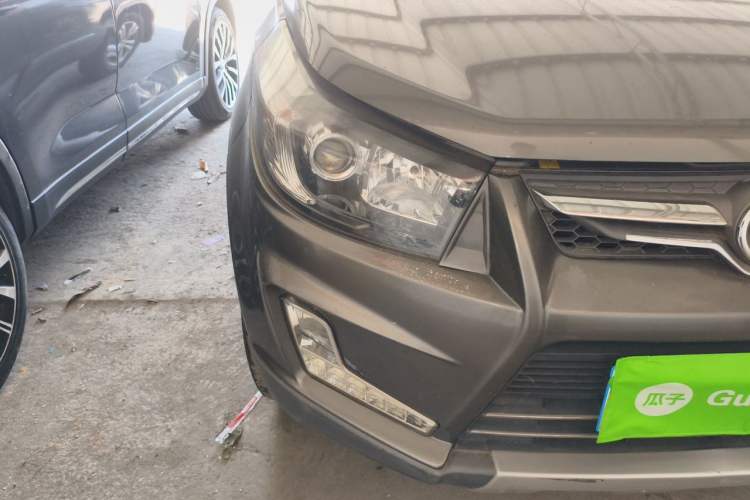 Used HYOSOW S3 2014 1.5L Comfort Version China IV Emission Standard Right Front Headlight