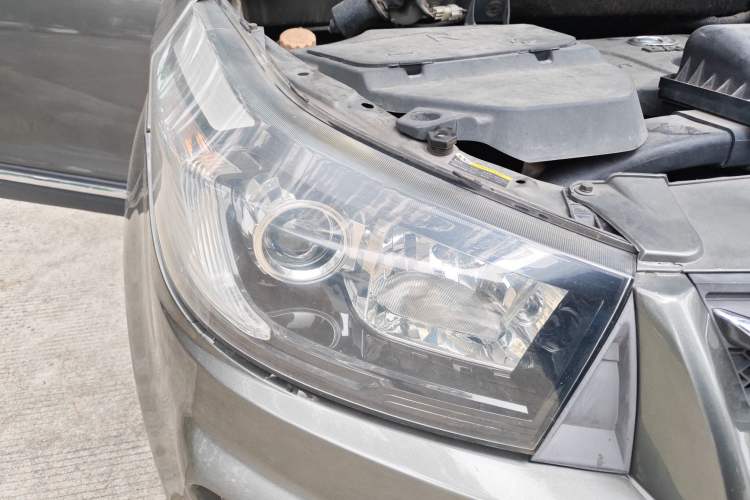 Used HYOSOW S3 2014 1.5L Comfort Version China IV Emission Standard Right Front Headlight