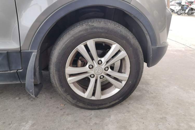 Used HYOSOW S3 2014 1.5L Comfort Version China IV Emission Standard Right Front Wheel Hub