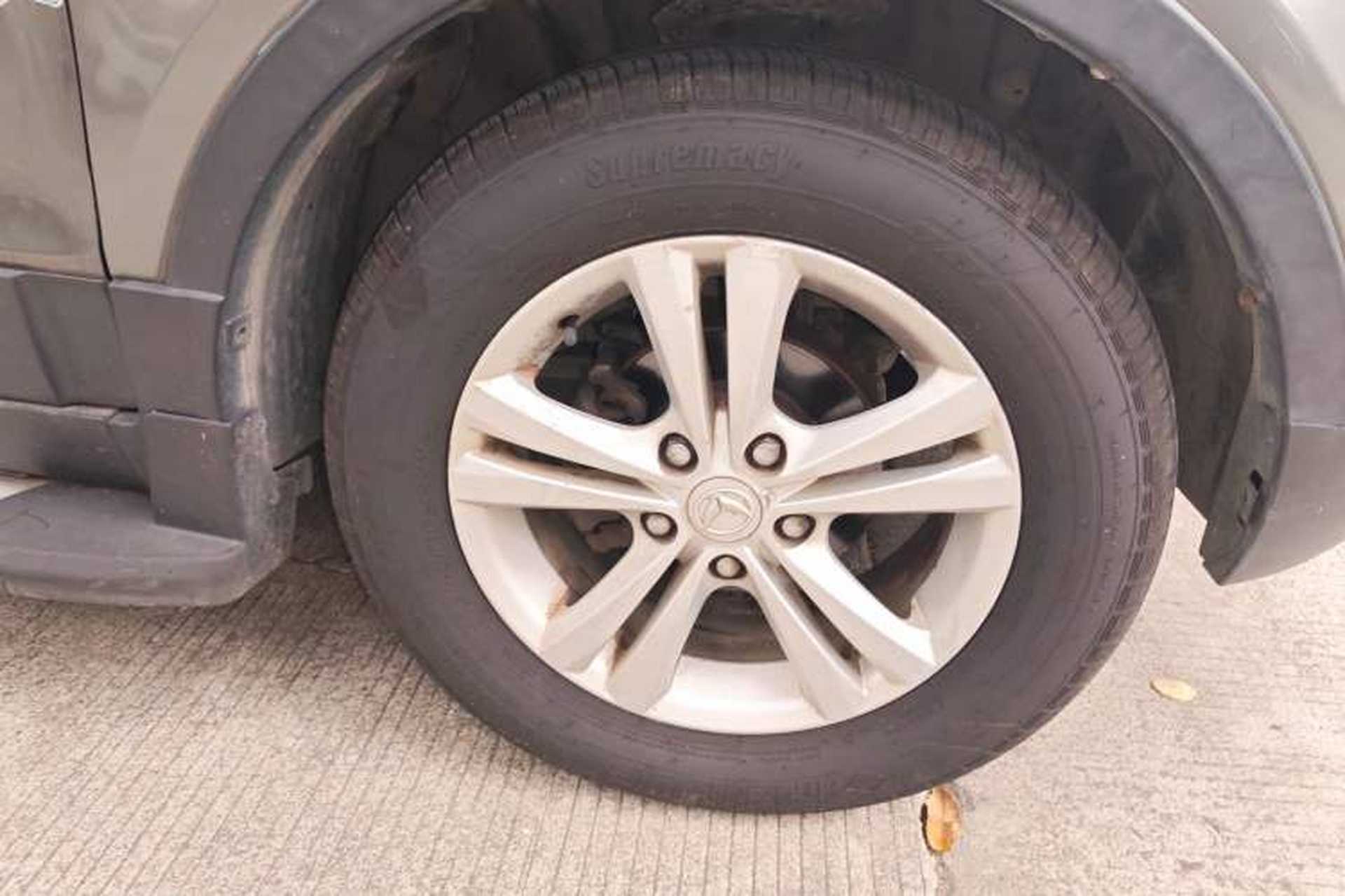 Used HYOSOW S3 2014 1.5L Comfort Version China IV Emission Standard Right Front Wheel Hub