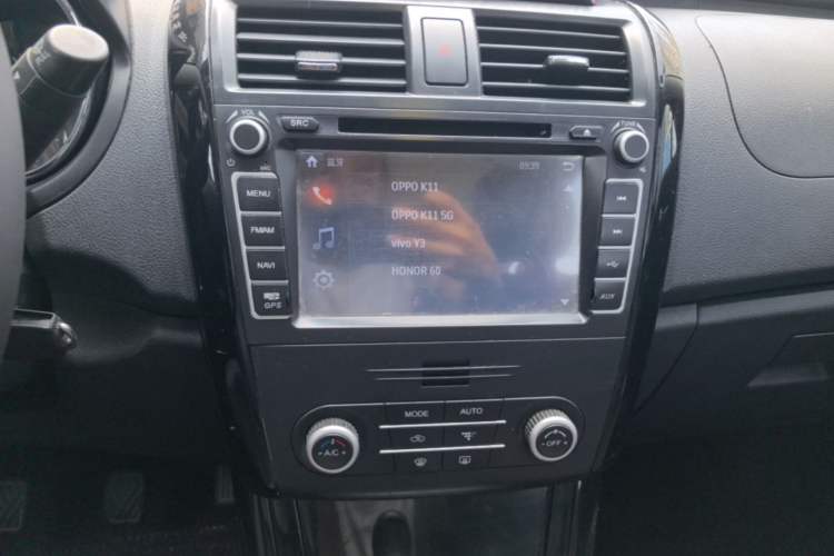 Used HYOSOW S3 2014 1.5L Luxury Version China IV Emission Standard Audio And AC Panel