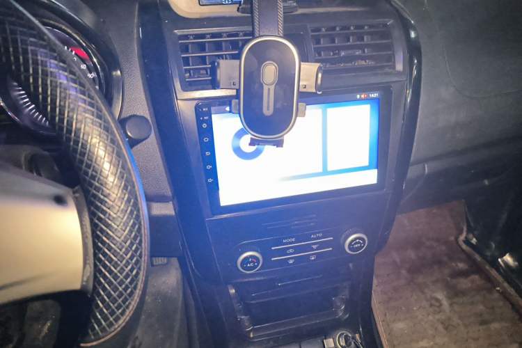 Used HYOSOW S3 2014 1.5L Luxury Version China IV Emission Standard Audio And AC Panel