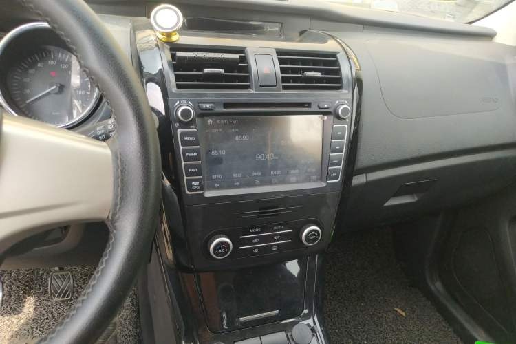 Used HYOSOW S3 2014 1.5L Luxury Version China IV Emission Standard Audio And AC Panel
