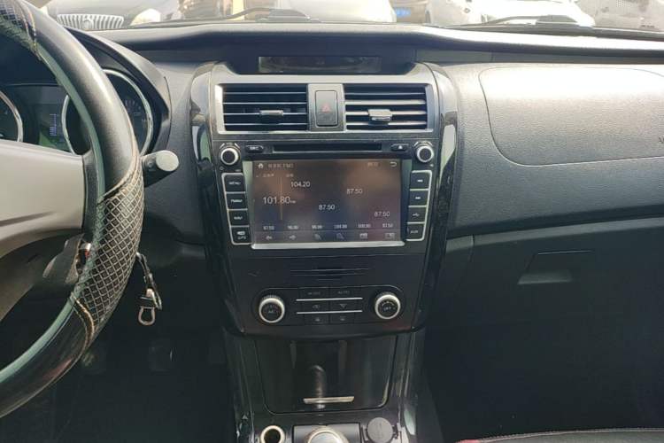 Used HYOSOW S3 2014 1.5L Luxury Version China IV Emission Standard Audio And AC Panel