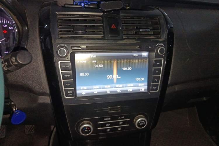 Used HYOSOW S3 2014 1.5L Luxury Version China IV Emission Standard Audio And AC Panel