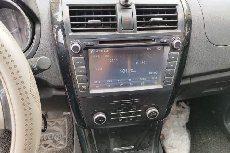 Used HYOSOW S3 2014 1.5L Luxury Version China IV Emission Standard Audio And AC Panel