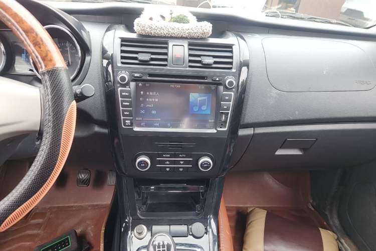 Used HYOSOW S3 2014 1.5L Luxury Version China IV Emission Standard Audio And AC Panel