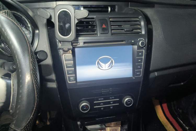 Used HYOSOW S3 2014 1.5L Luxury Version China IV Emission Standard Audio And AC Panel