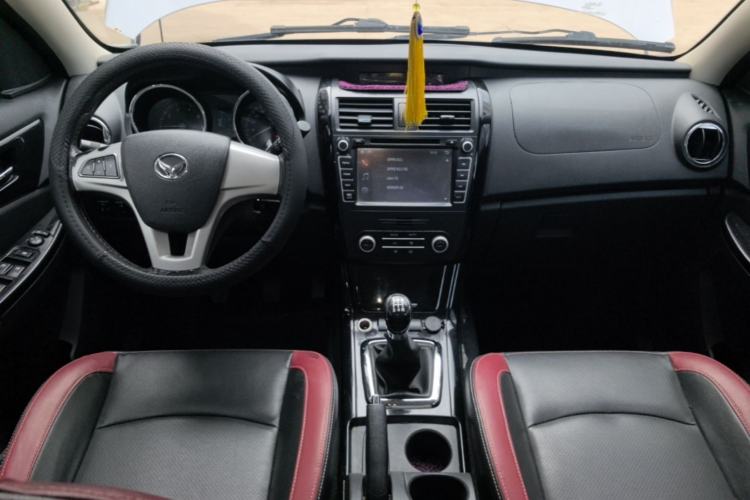 Used HYOSOW S3 2014 1.5L Luxury Version China IV Emission Standard Center Console