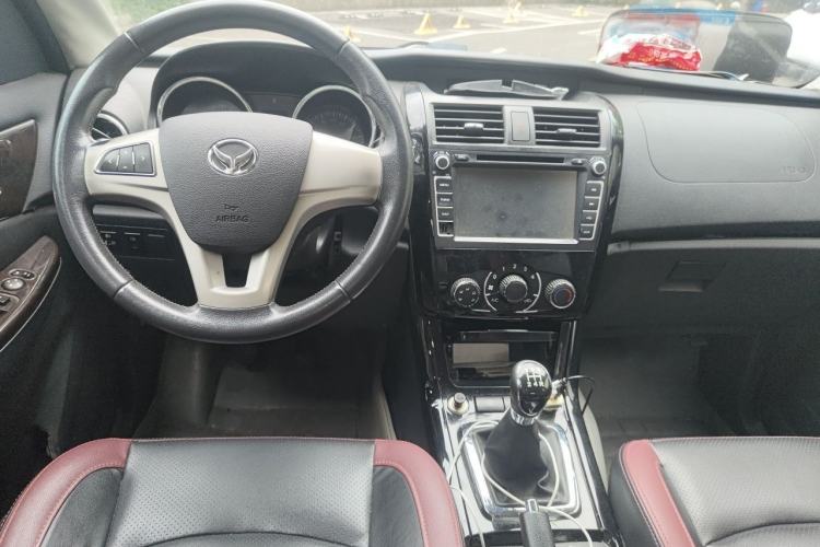 Used HYOSOW S3 2014 1.5L Luxury Version China IV Emission Standard Center Console