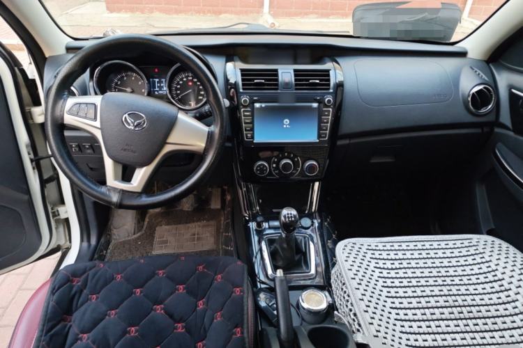 Used HYOSOW S3 2014 1.5L Comfort Version China IV Emission Standard Center Console