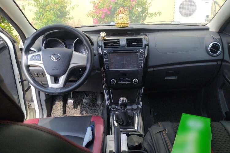 Used HYOSOW S3 2014 1.5L Luxury Version China IV Emission Standard Center Console