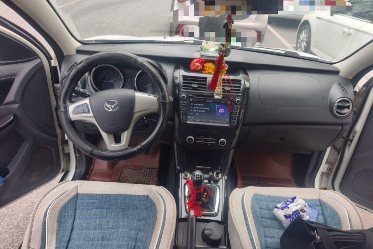 Used HYOSOW S3 2014 1.5L Luxury Version China IV Emission Standard Center Console