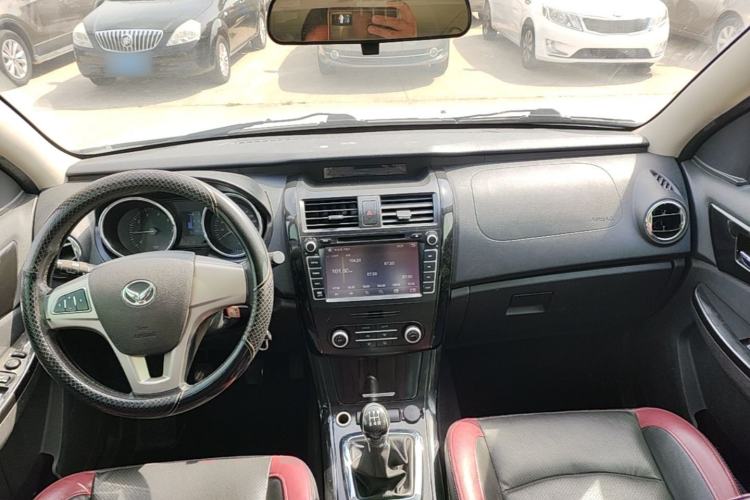 Used HYOSOW S3 2014 1.5L Luxury Version China IV Emission Standard Center Console