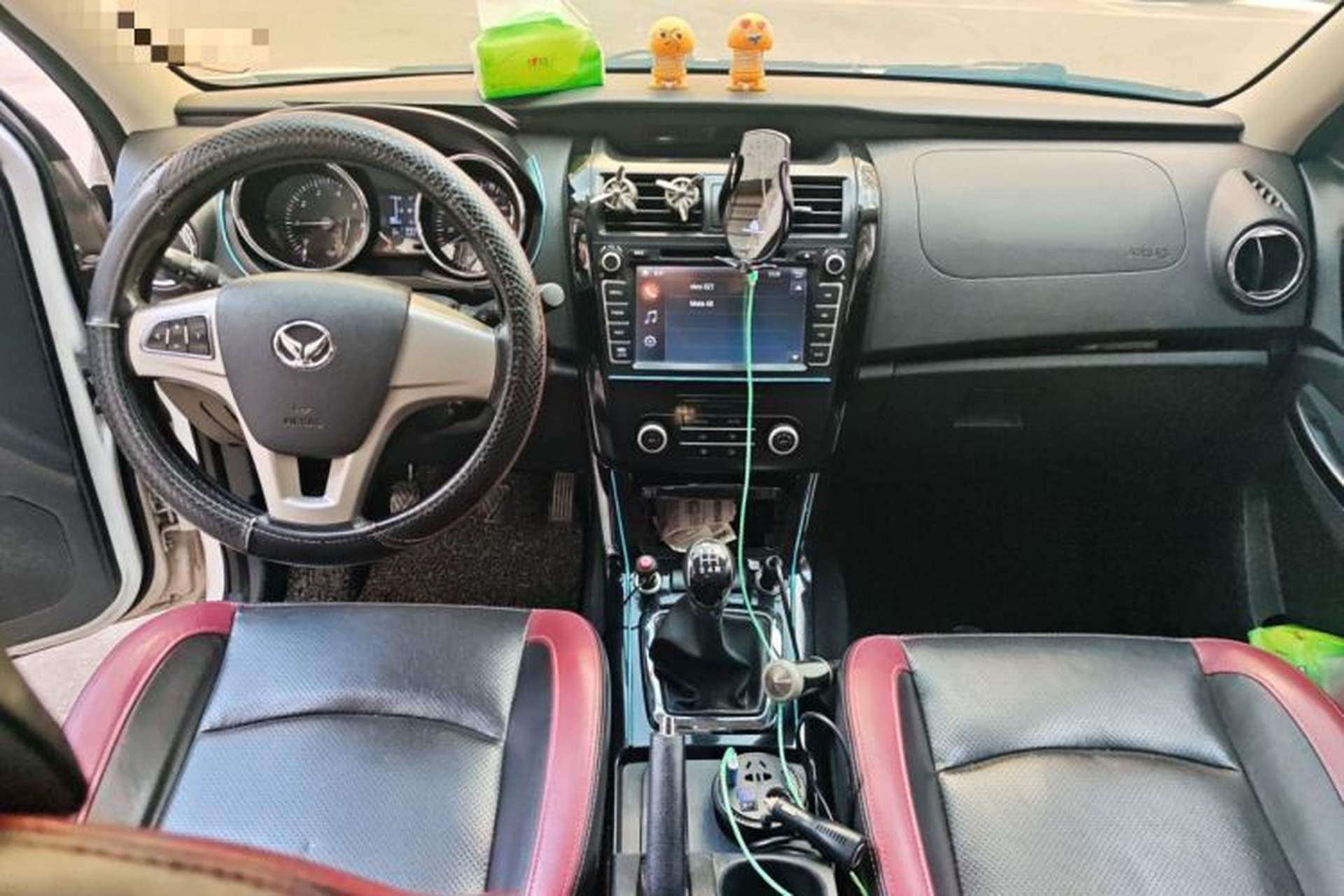 Used HYOSOW S3 2014 1.5L Luxury Version China IV Emission Standard Center Console