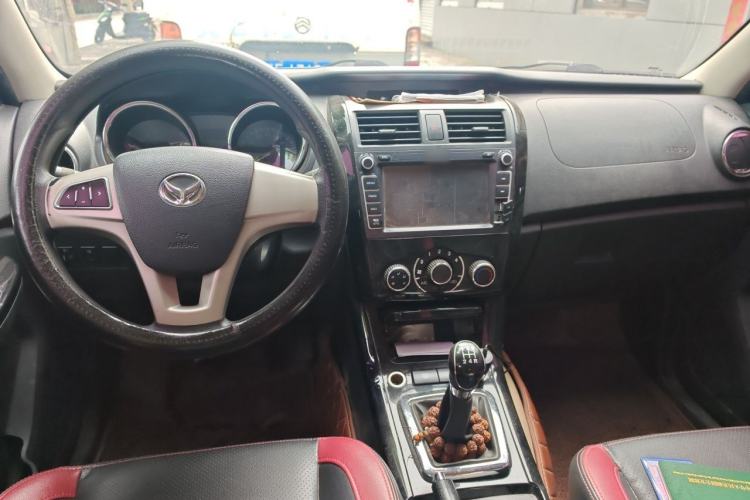 Used HYOSOW S3 2014 1.5L Comfort Version China IV Emission Standard Center Console