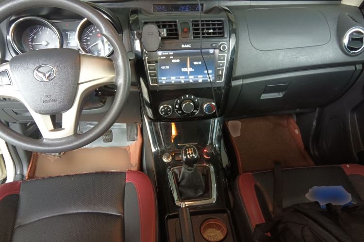 Used HYOSOW S3 2014 1.5L Comfort Version China IV Emission Standard Center Console