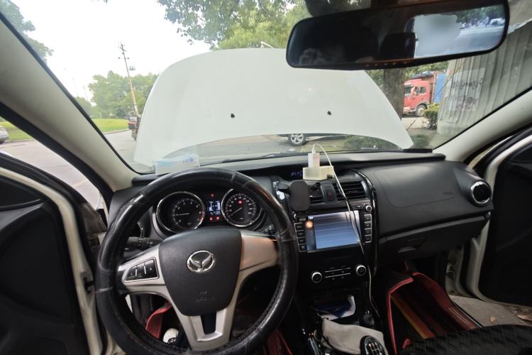 Used HYOSOW S3 2014 1.5L Luxury Version China IV Emission Standard Center Console