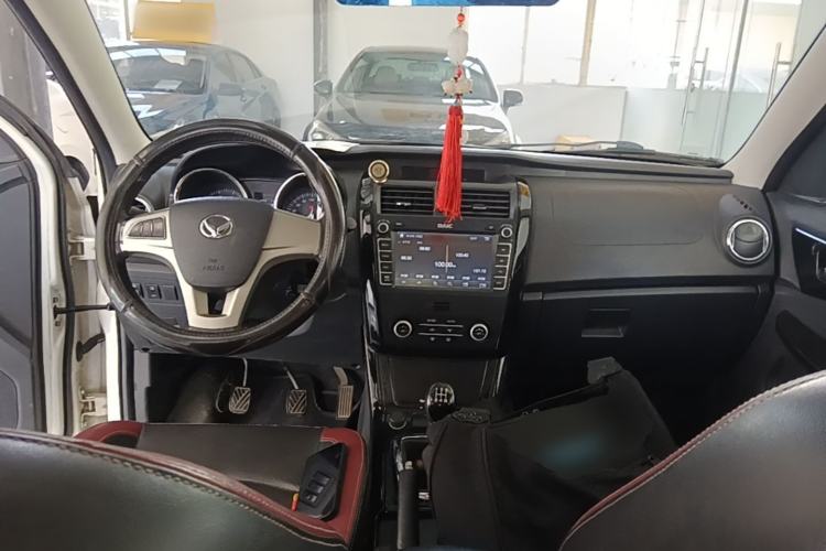 Used HYOSOW S3 2014 1.5L Luxury Version China IV Emission Standard Center Console