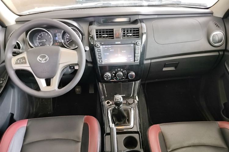 Used HYOSOW S3 2014 1.5L Comfort Version China IV Emission Standard Center Console