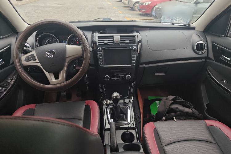 Used HYOSOW S3 2014 1.5L Luxury Version China IV Emission Standard Center Console