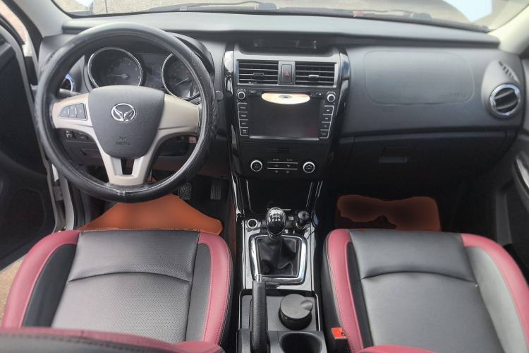 Used HYOSOW S3 2014 1.5L Luxury Version China IV Emission Standard Center Console