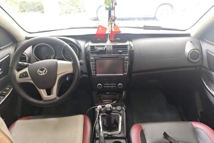 Used HYOSOW S3 2014 1.5L Luxury Version China IV Emission Standard Center Console