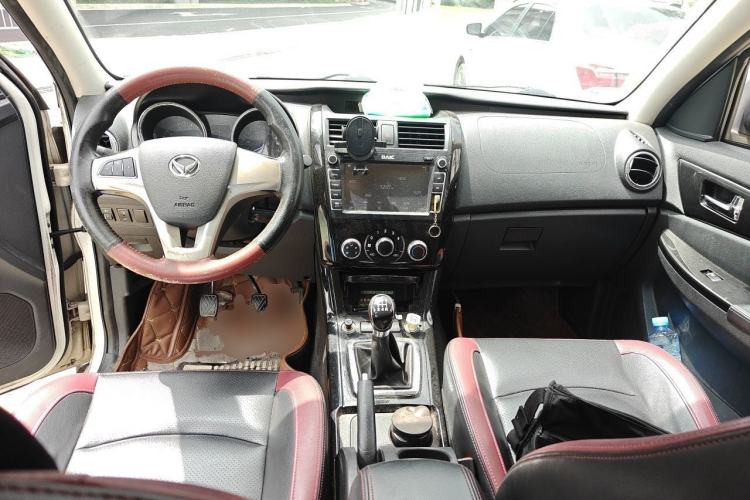 Used HYOSOW S3 2014 1.5L Comfort Version China IV Emission Standard Center Console