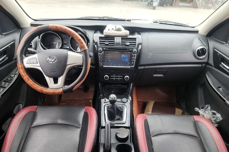 Used HYOSOW S3 2014 1.5L Luxury Version China IV Emission Standard Center Console