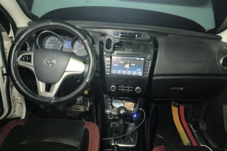 Used HYOSOW S3 2014 1.5L Luxury Version China IV Emission Standard Center Console