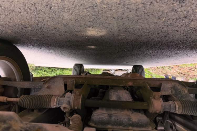 Used HYOSOW S3 2014 1.8L Prestige Version China IV Emission Standard Chassis Front