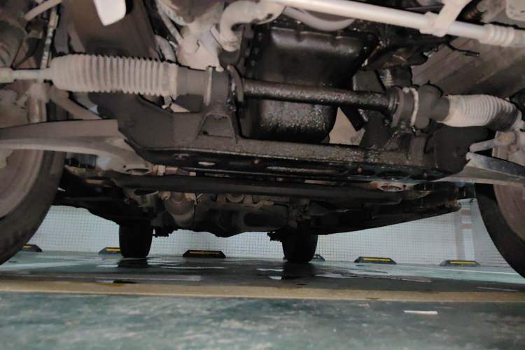Used HYOSOW S3 2014 1.5L Comfort Version China IV Emission Standard Chassis Front