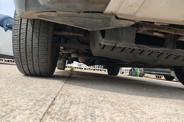 Used HYOSOW S3 2014 1.5L Luxury Version China IV Emission Standard Chassis Front Right