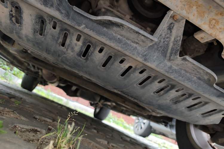 Used HYOSOW S3 2014 1.8L Prestige Version China IV Emission Standard Chassis Front
