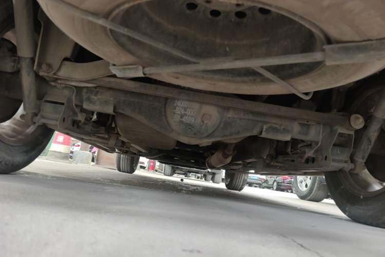 Used HYOSOW S3 2014 1.5L Luxury Version China IV Emission Standard Chassis Rear