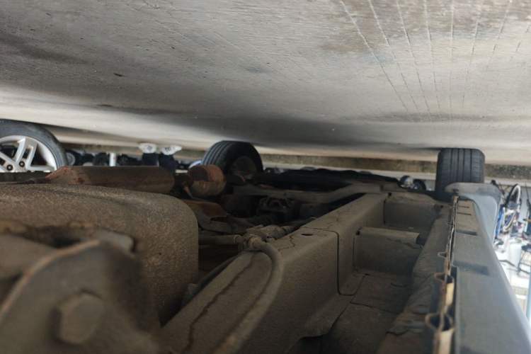 Used HYOSOW S3 2014 1.5L Luxury Version China IV Emission Standard Chassis Rear Left