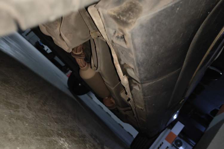 Used HYOSOW S3 2014 1.5L Comfort Version China IV Emission Standard Chassis Rear Right