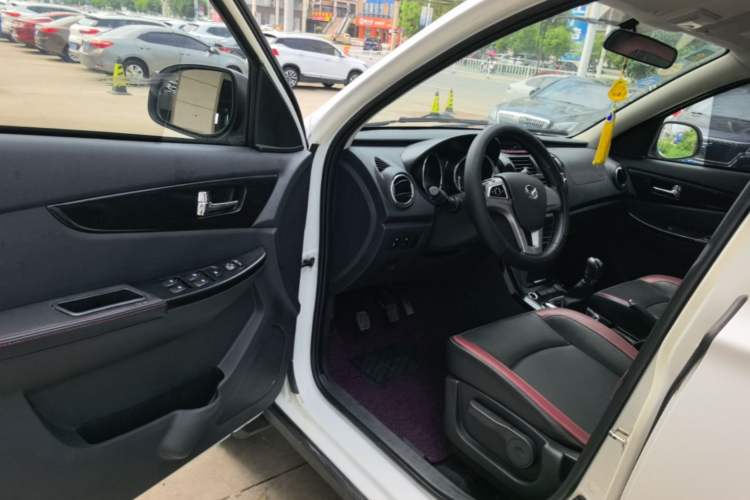 Used HYOSOW S3 2014 1.5L Luxury Version China IV Emission Standard Driver Seat