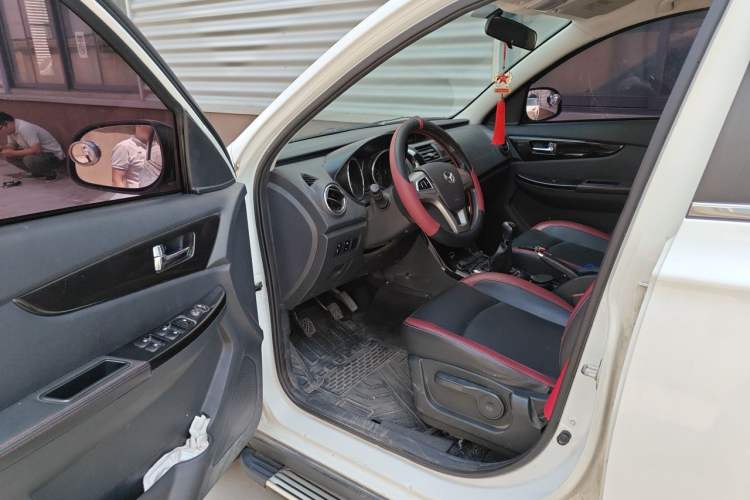 Used HYOSOW S3 2014 1.5L Luxury Version China IV Emission Standard Driver Seat