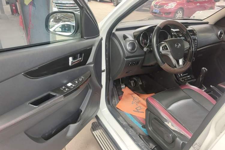 Used HYOSOW S3 2014 1.5L Luxury Version China IV Emission Standard Driver Seat