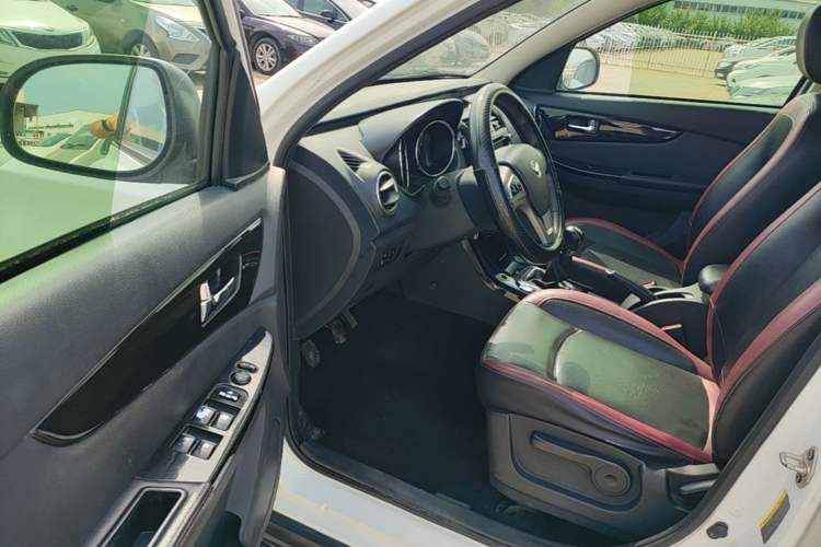 Used HYOSOW S3 2014 1.5L Luxury Version China IV Emission Standard Driver Seat