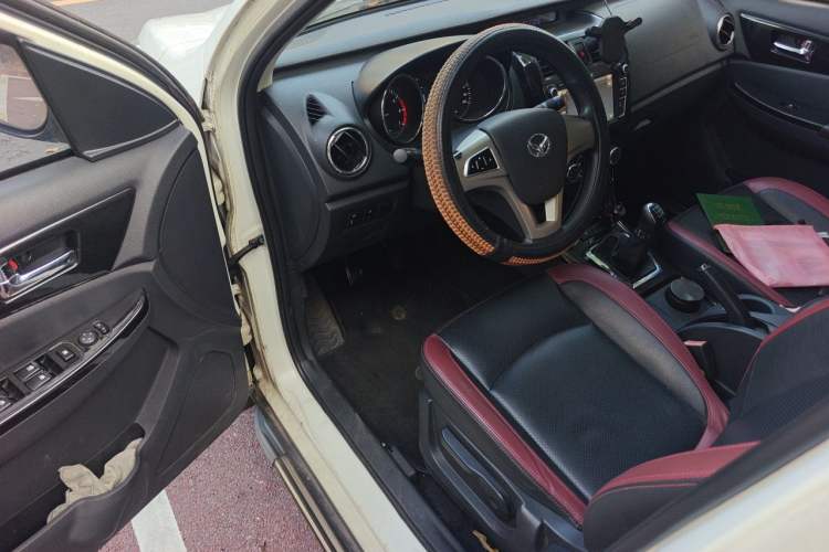 Used HYOSOW S3 2014 1.5L Comfort Version China IV Emission Standard Driver Seat