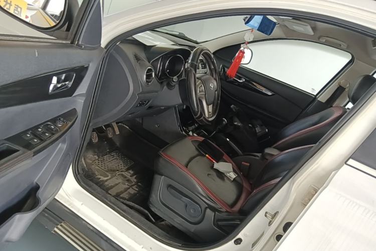 Used HYOSOW S3 2014 1.5L Luxury Version China IV Emission Standard Driver Seat