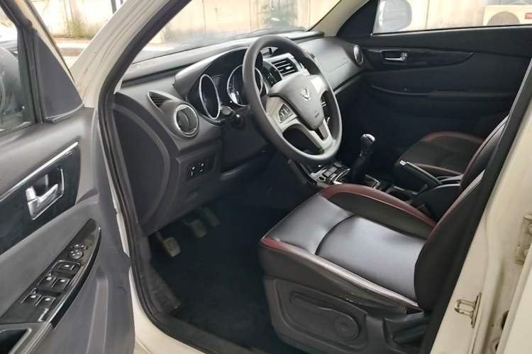 Used HYOSOW S3 2014 1.5L Comfort Version China IV Emission Standard Driver Seat